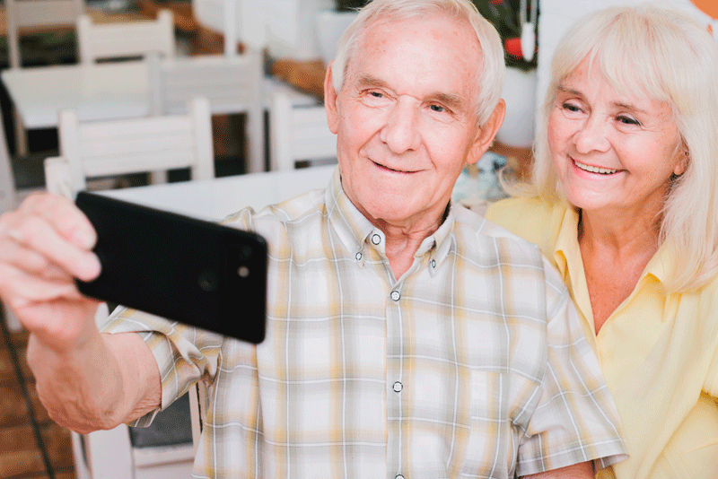 Clients discussing retirement options with Pivotal Financial